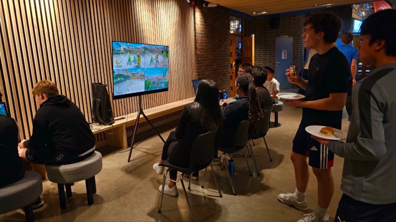 TV TV med gulvstativ 1 stk (55" tv, med frittstående gulvstativ)